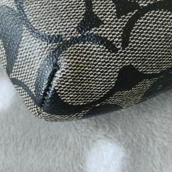 Coach  Wristlet - Picture 5 of 8